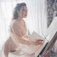 Про бабло и творчество: интервью с экспертом по психологии достатка Алёной Бочаровой