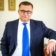 Две ветви семьи Левана Золотарева