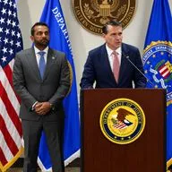 🟢 ЭКСТРЕННЫЙ ПРЕСС-БРИФИНГ DOJ и FBI. АРЕСТ СЕНАТОРА-ДЕМОКРАТА ОНА ПОСТРОИЛА СЕМЕЙНУЮ НАРКОИМПЕРИЮ?
