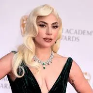 Runway: Lady Gaga записала песню к фильму «Дьявол носит Prada-2»