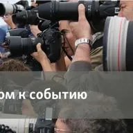 Тасует колоду