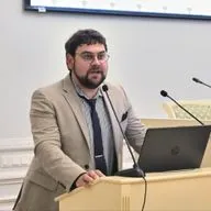Где СМИ брать деньги? Взгляд директора по региональному развитию Ъ Александра Щелканова