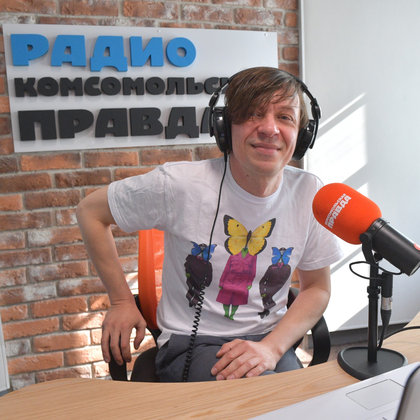 Найк Борзов вместе с нейросетью начал играть электронику episode artwork
