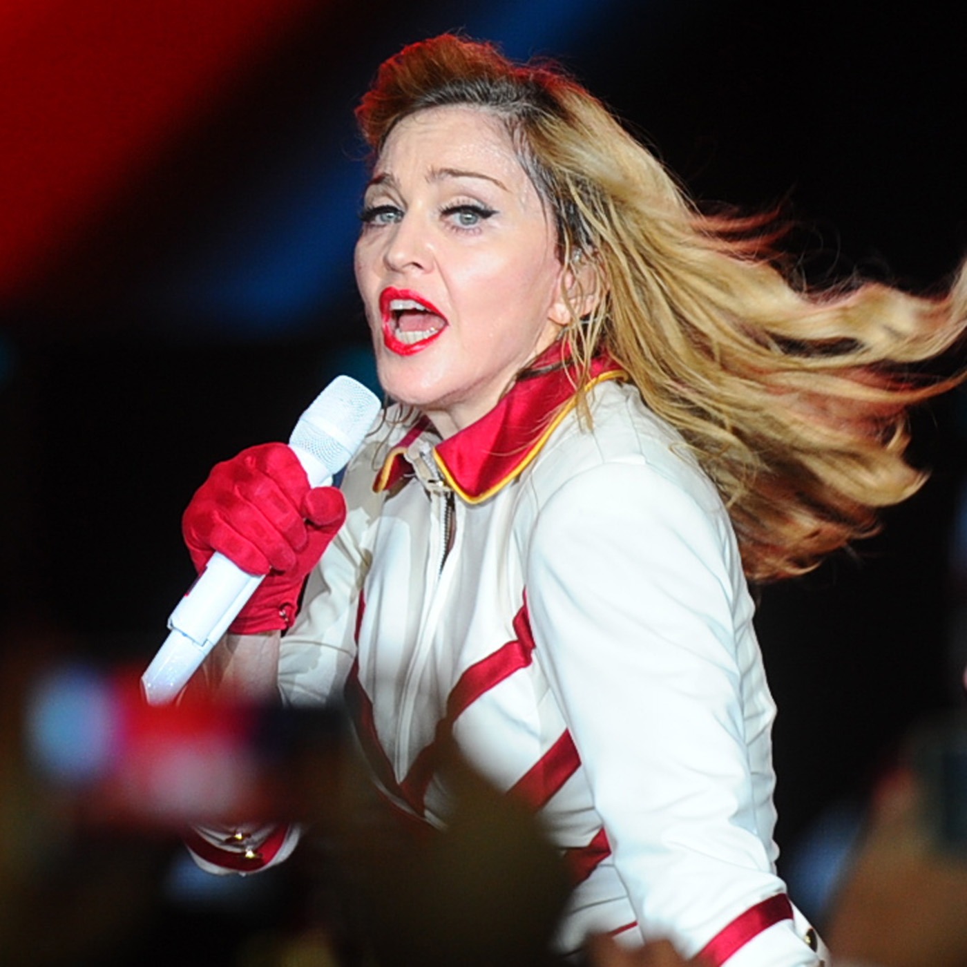 Madonna, чтобы проанонсировать новый альбом, в 67 лет снялась в откровенной фотосессии episode artwork