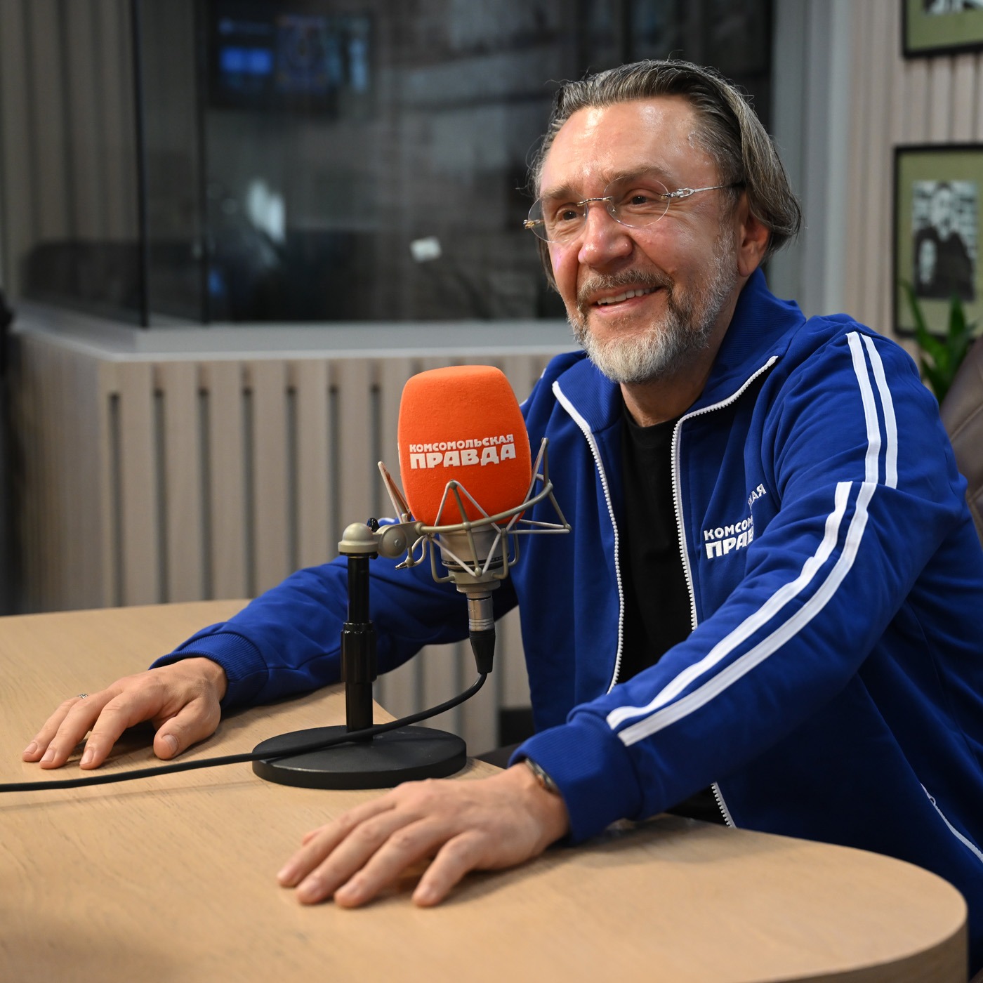 Сергей Шнуров в новой песне «Ленинграда» превратился в Кая Метова