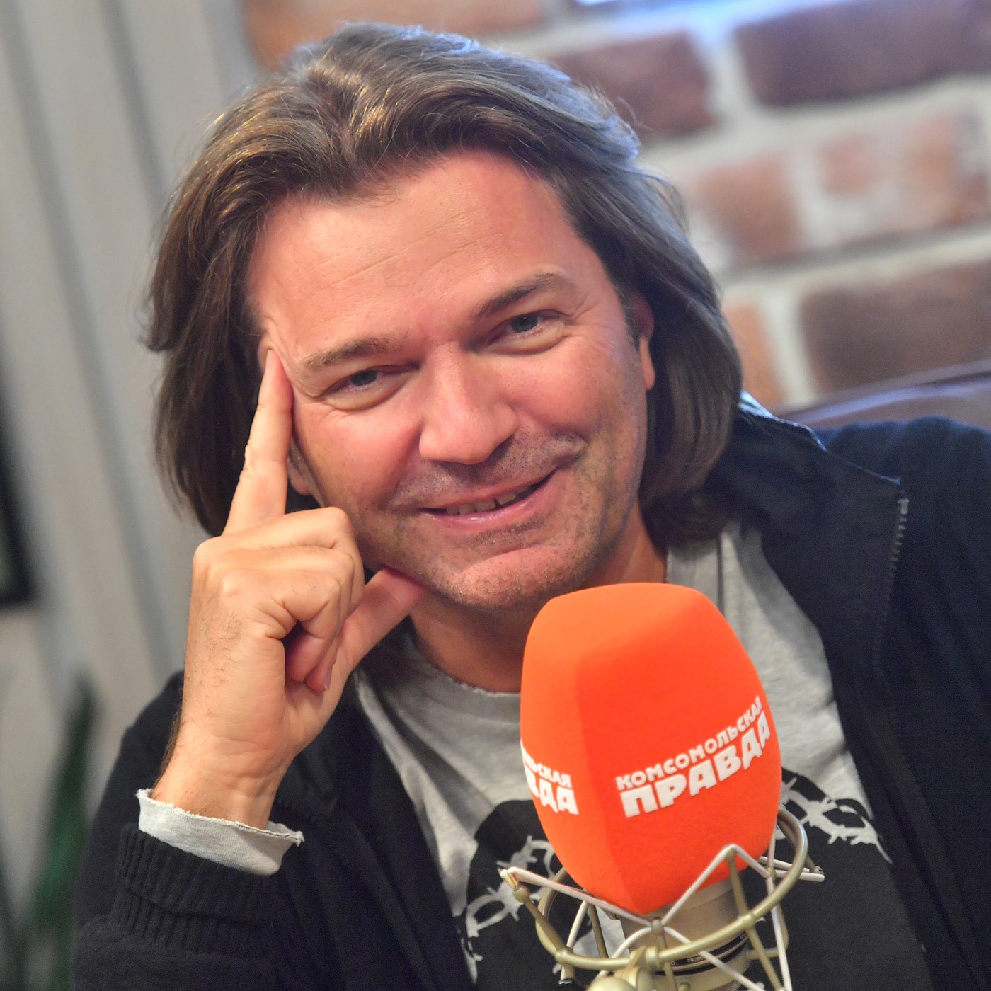 Дмитрий Маликов - об участии в рекламе, судействе «Версуса», дуэте с INSTASAMKA и карьере на западе episode artwork