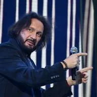 Слушаем мини-альбом Стаса Михайлова «Счастье не плачет» и плачем