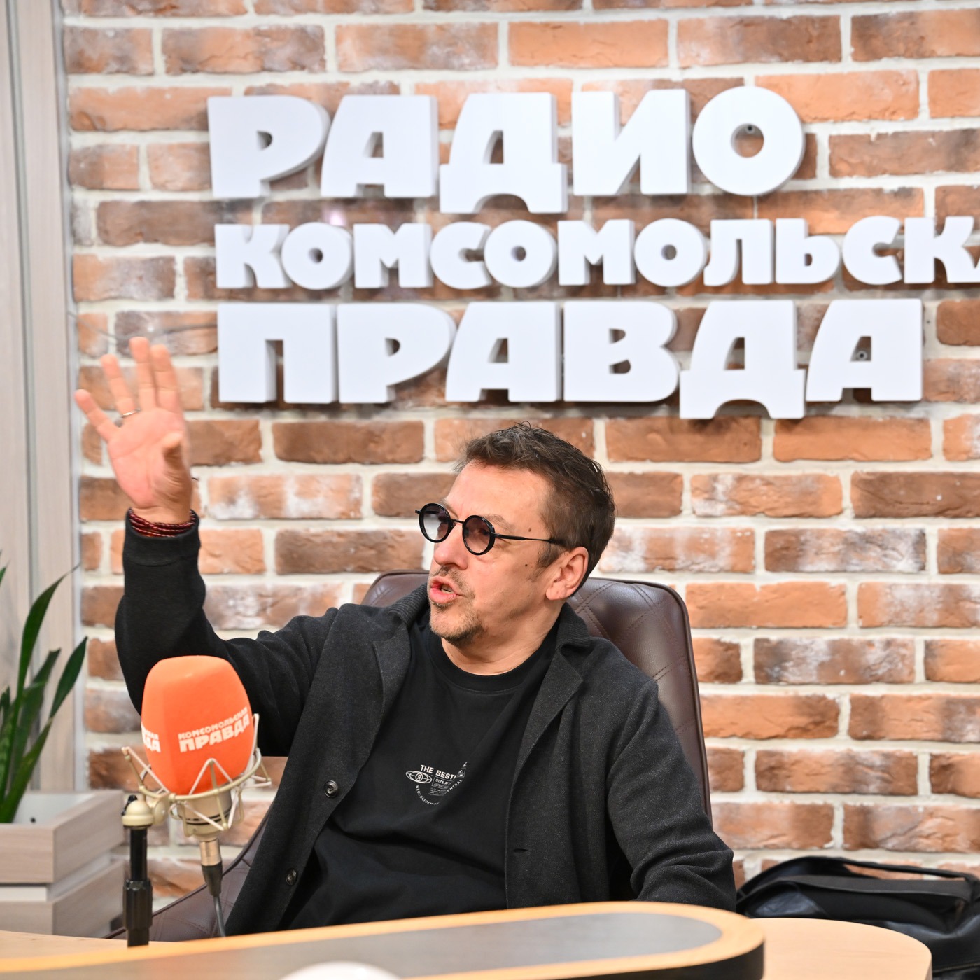 Почему «Танцы Минус» решили выступить в новогоднюю ночь episode artwork