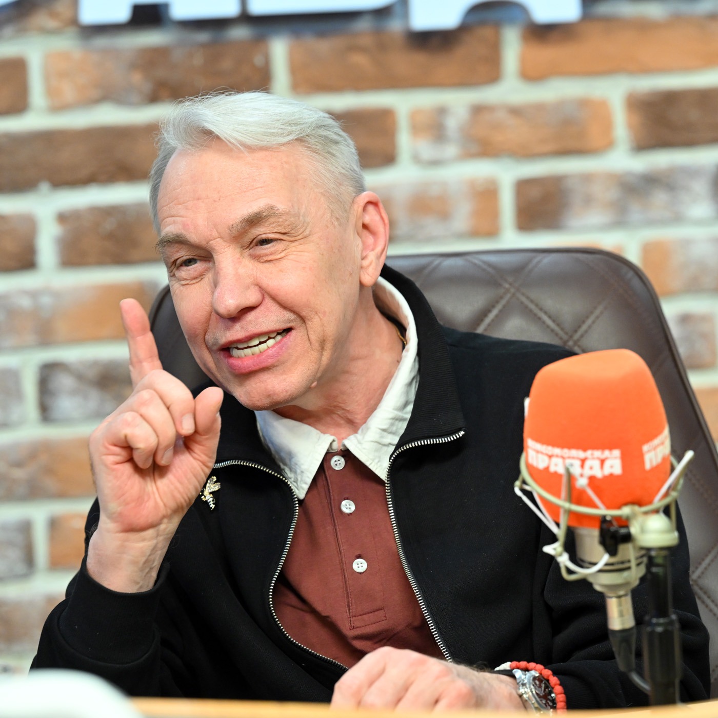 Александр Ф. Скляр — про работу дипломатом, поездки на СВО и 40-летие группы «Ва-Банкъ» episode artwork