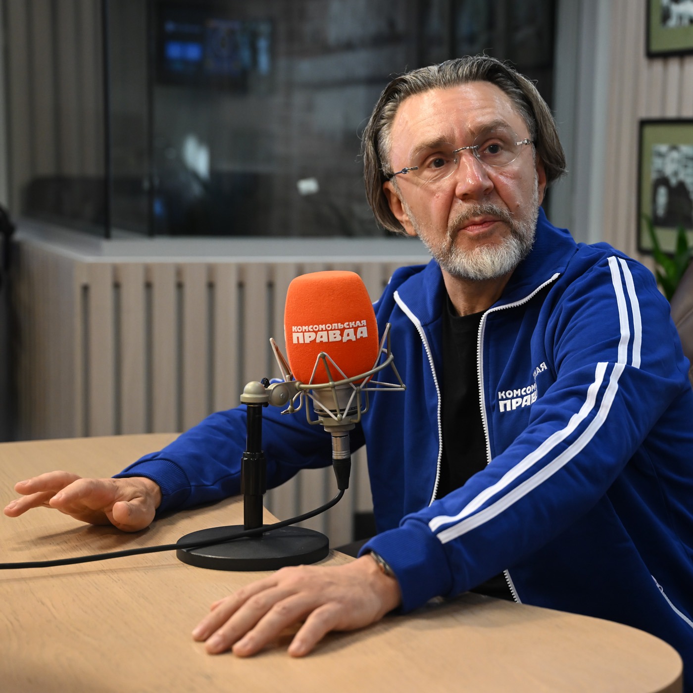 Сергей Шнуров и «Ленинград» посвятили песню Брэду Питту, который снова начал пить podcast