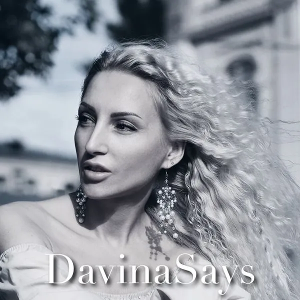 DavinaSays