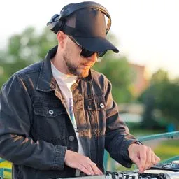 DEEPUNK - LTM  (Listen True Music)