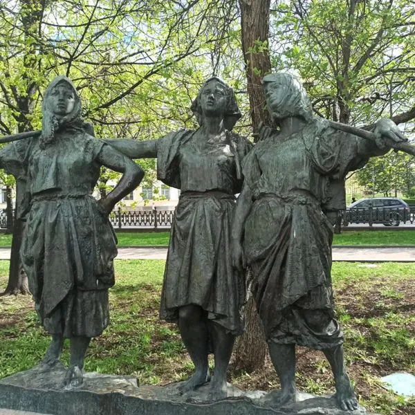 Девочки, в студию!