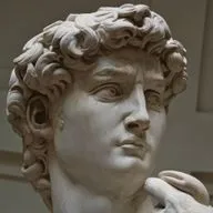 Что скрывают Давид, Рабочий и Колхозница?