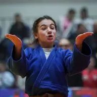 А. Хостян. Хотели с сестрой выйти в финал