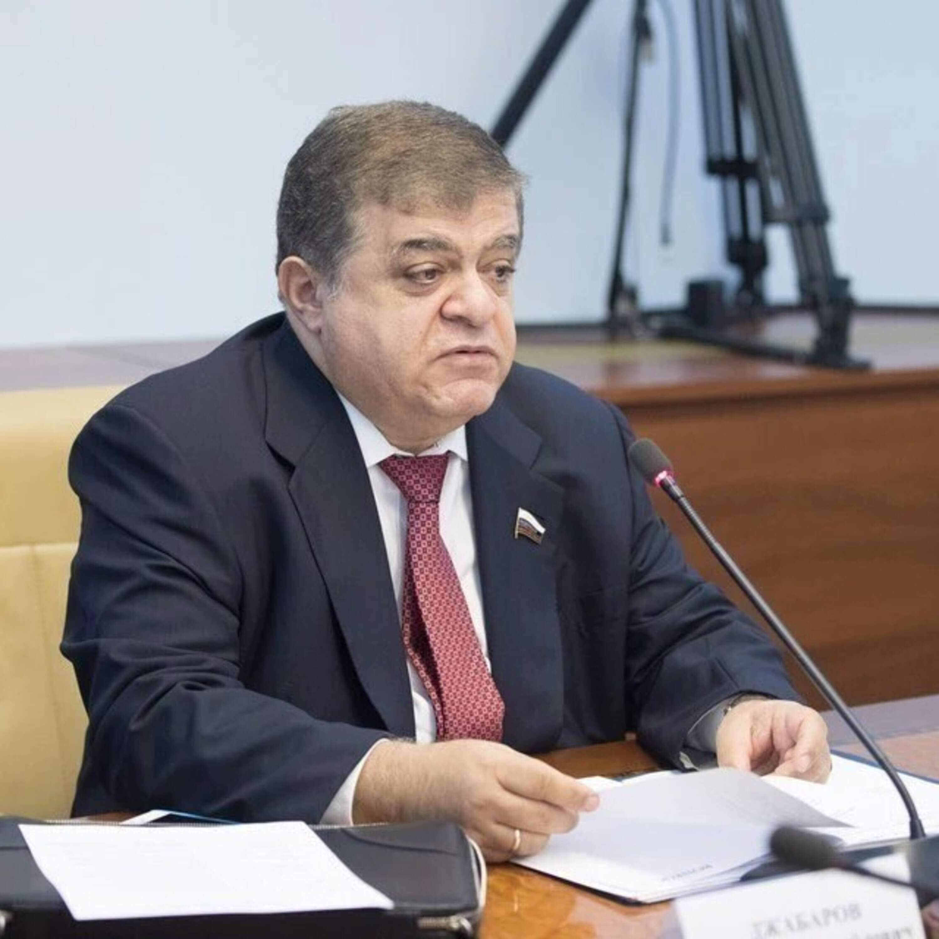 Сенатор Владимир Джабаров: Токаев проявил твердость в отличие от Януковича, поэтому в Казахстане не произойдет украинской трагедии episode artwork