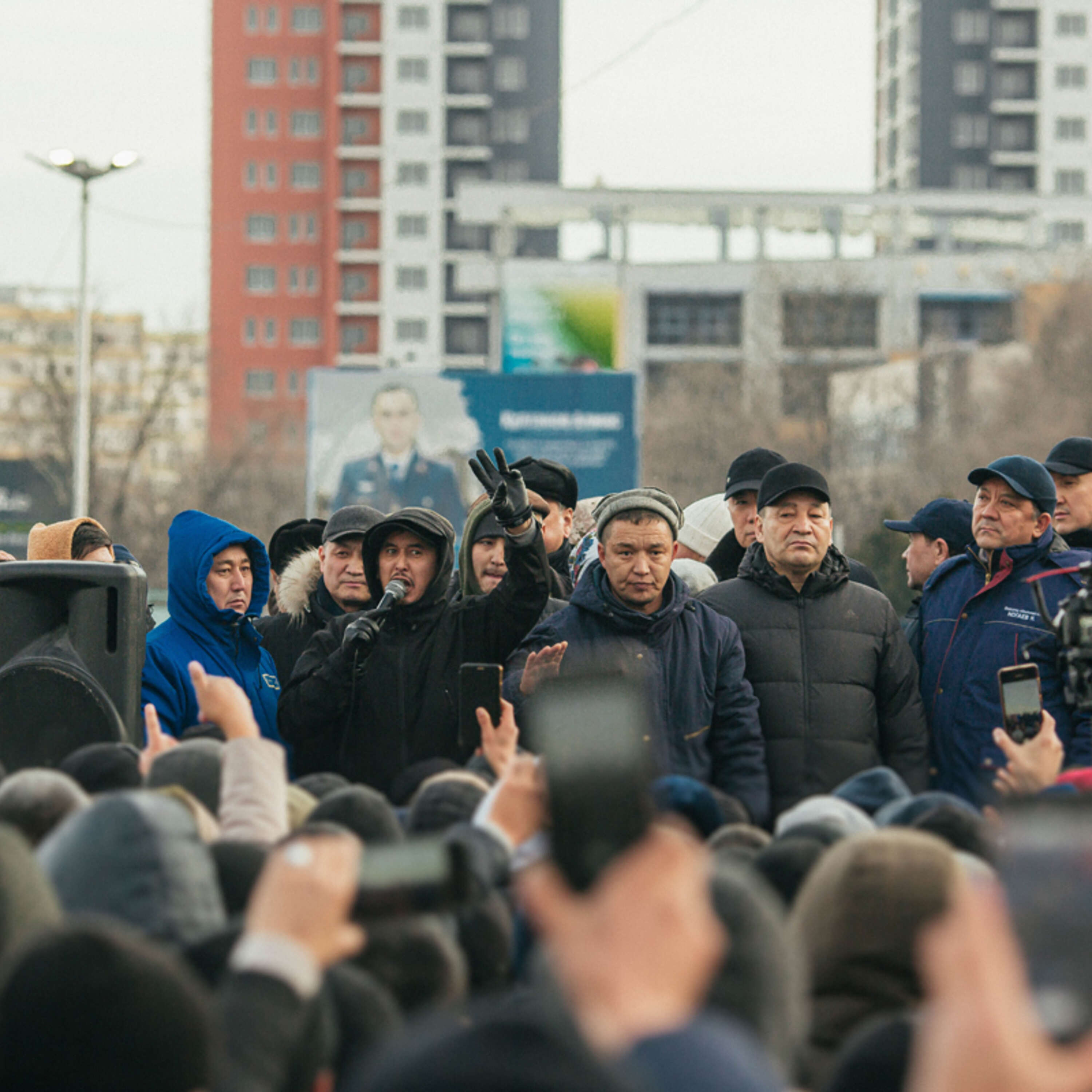 Леонид Калашников: Хаос, который мгновенно развился в Казахстане, очень напугал американцев episode artwork