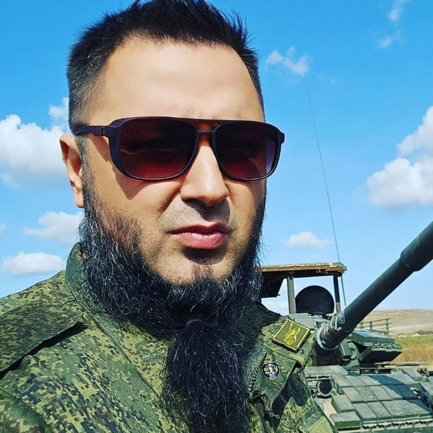 Музыкант Аким Апачев - что сейчас происходит в Донецке, почему хочет переехать в Белгород и как будем жить после окончания СВО episode artwork