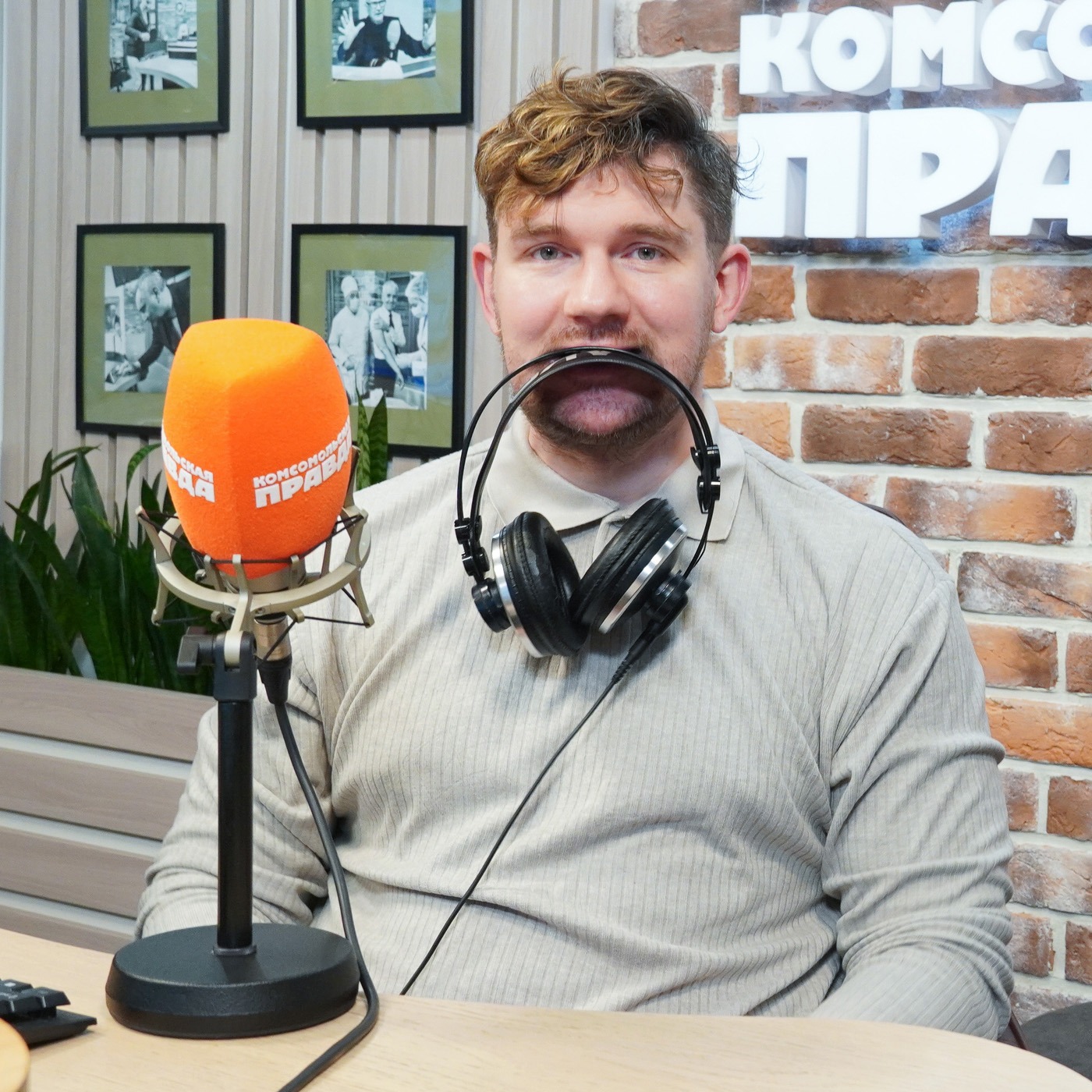 Стас «Ай, Как Просто!»: про пропаганду, айфоны и анекдоты об иноагенте Дуде episode artwork