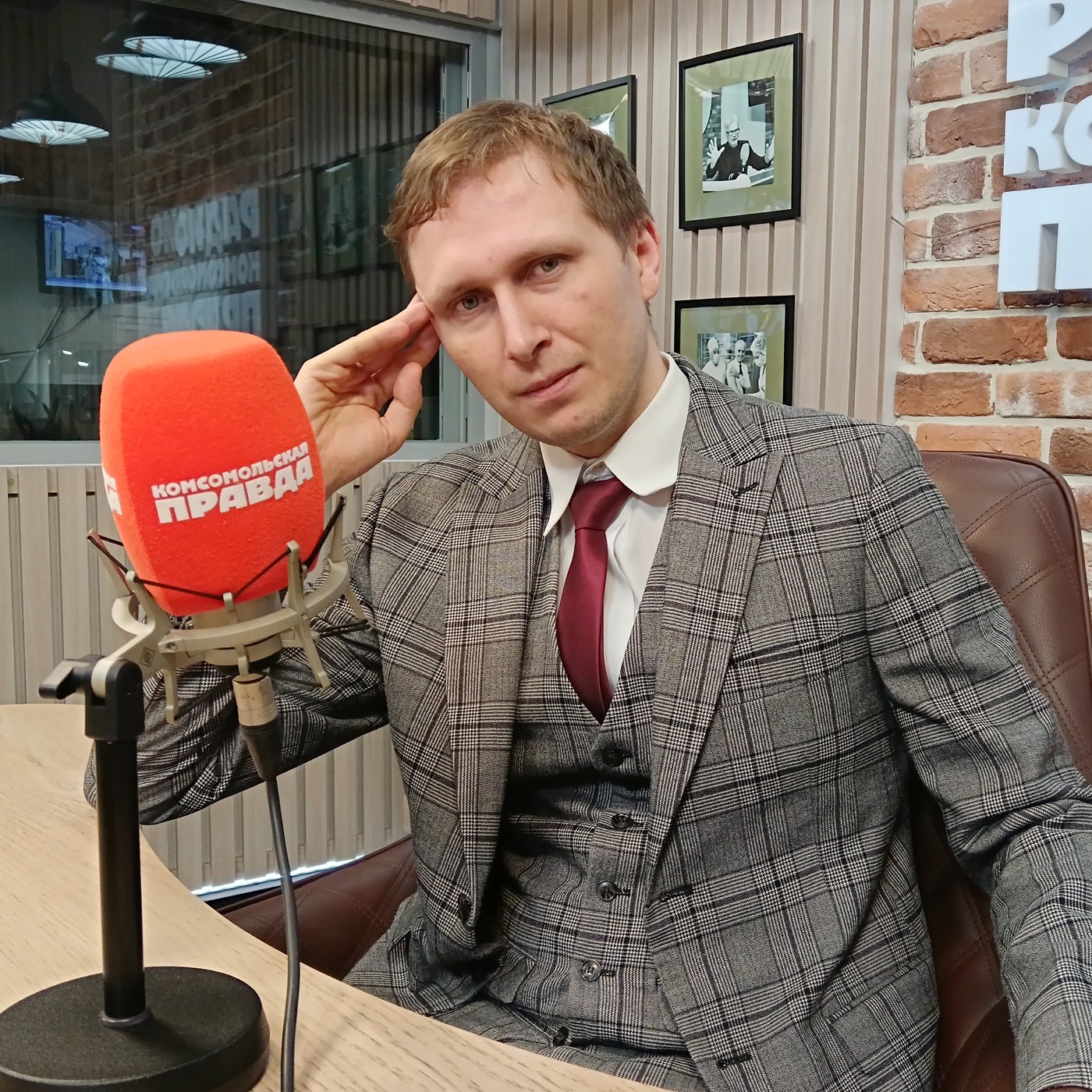 Создатель нового учебника по российской истории: Мы будем исправлять то, что большинство школьников не сдает ЕГЭ по истории episode artwork
