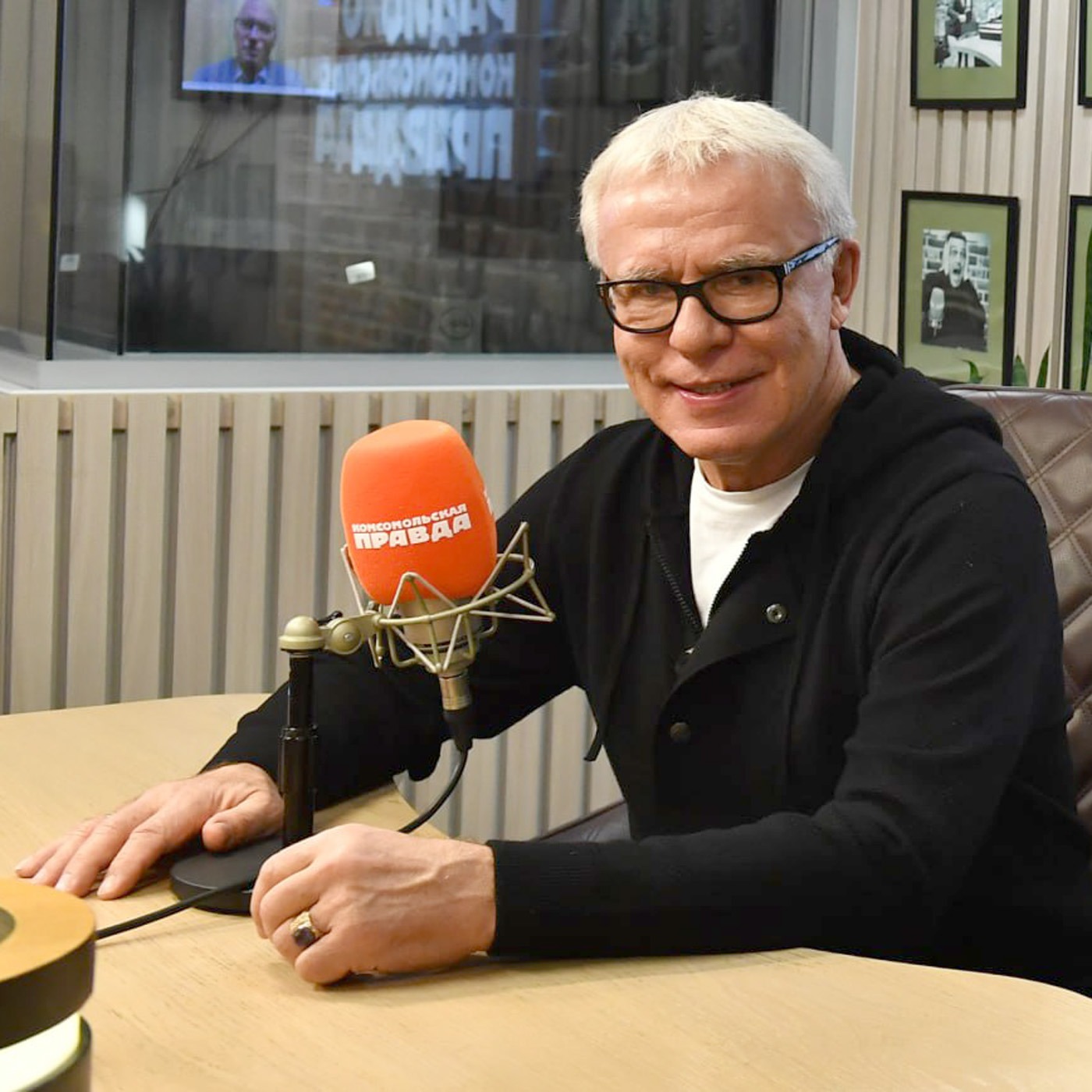 Физкультпривет от Вячеслава Фетисова. Хоккеист и политик об отношениях с Западом и будущем российского спорта episode artwork