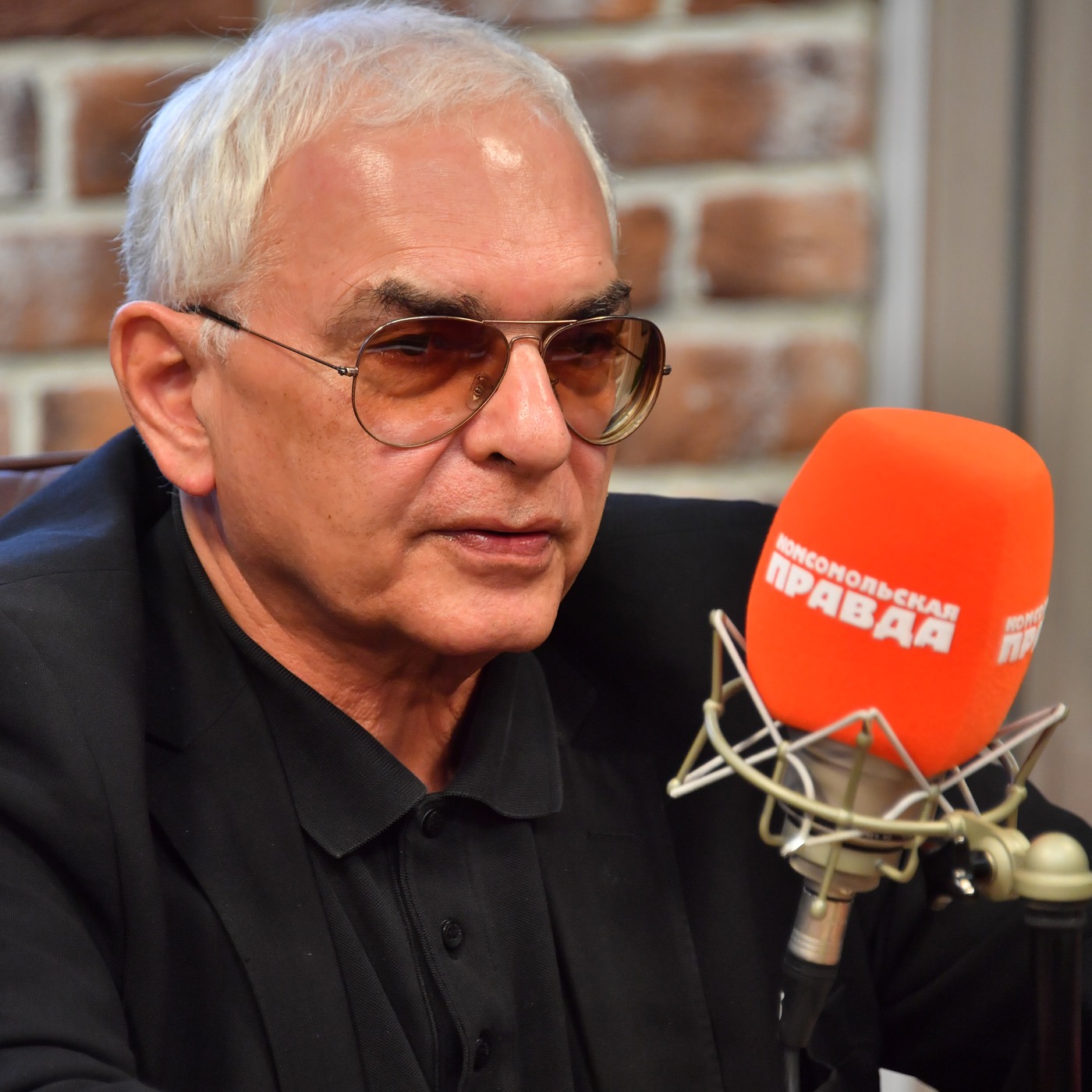 Карен Шахназаров: Запад бьётся не за Украину, а за Россию episode artwork