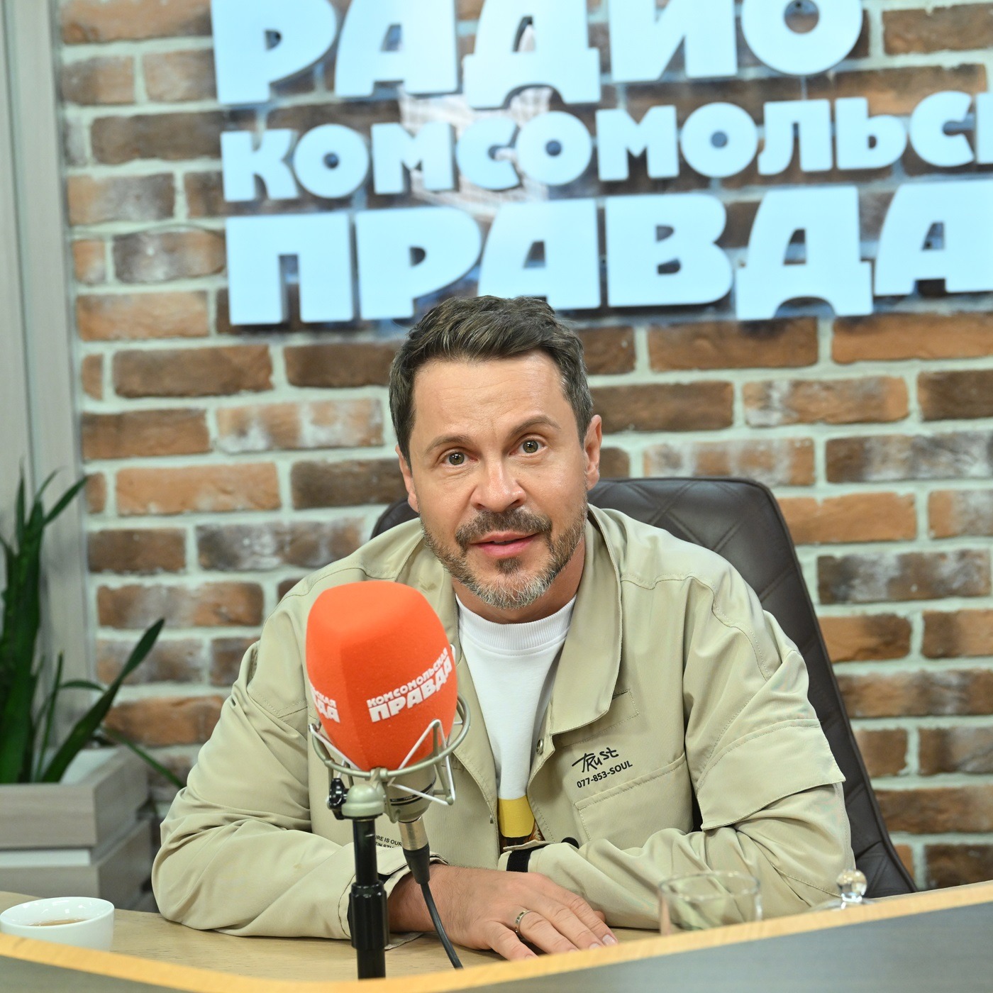 Павел Деревянко — о воспитании дочек, семейном бизнесе и озвучке Шарика из «Простоквашино» podcast