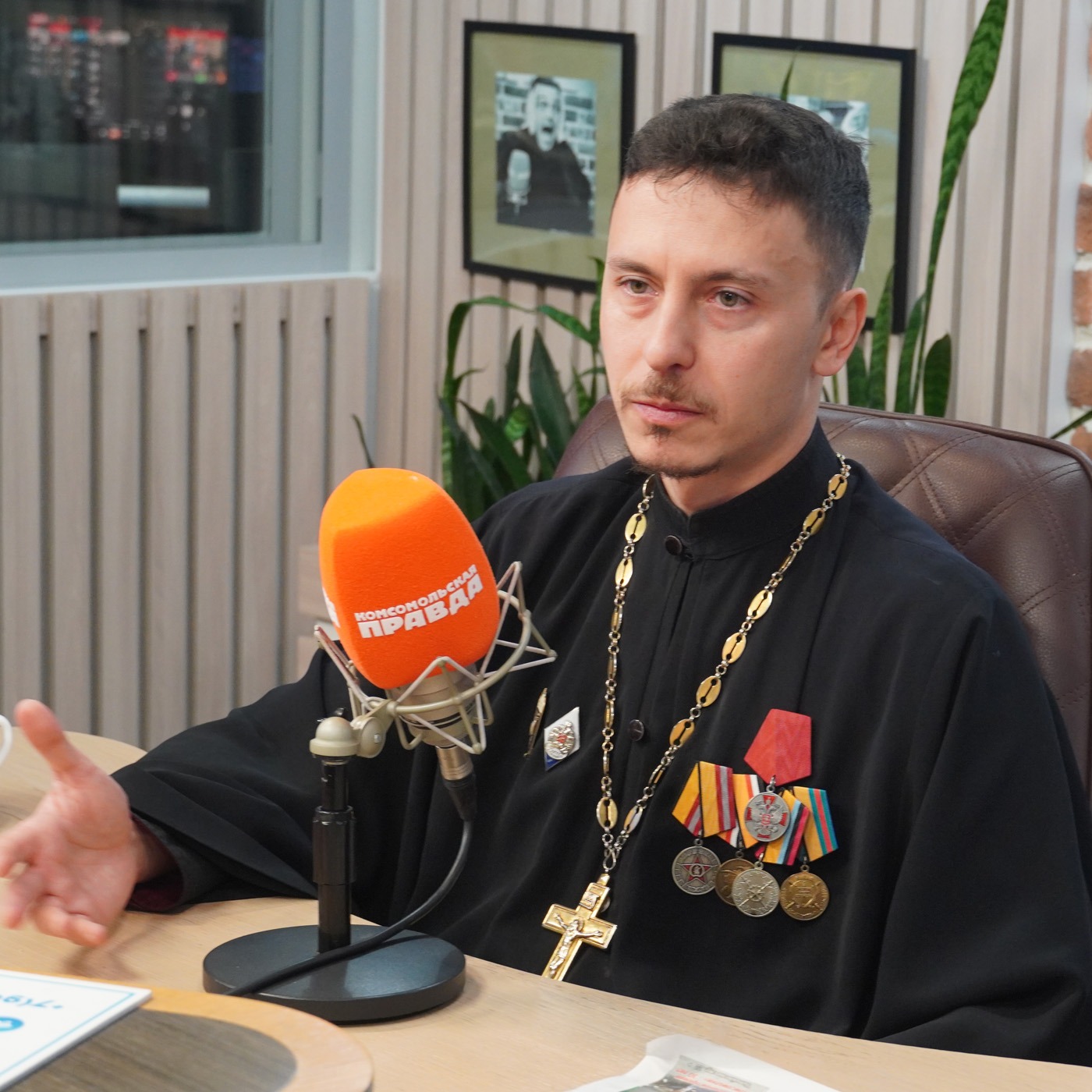 Отец Евгений: У наших бойцов нет проблем с духом, но иногда им хочется просто поговорить episode artwork