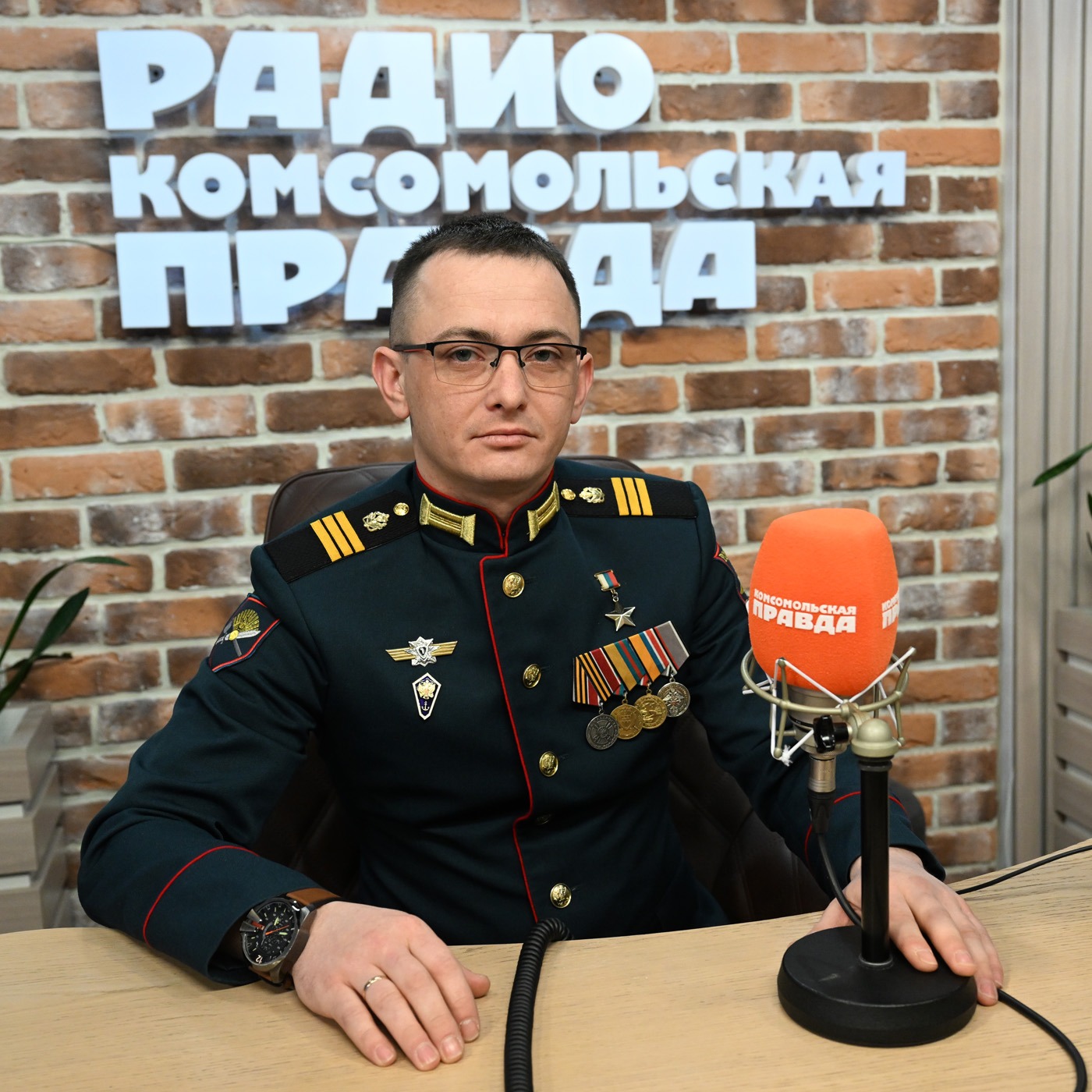 Сквозь минные поля и крики «Русский, сдавайся!»: герой СВО рассказал, как уходил от противника к своим podcast