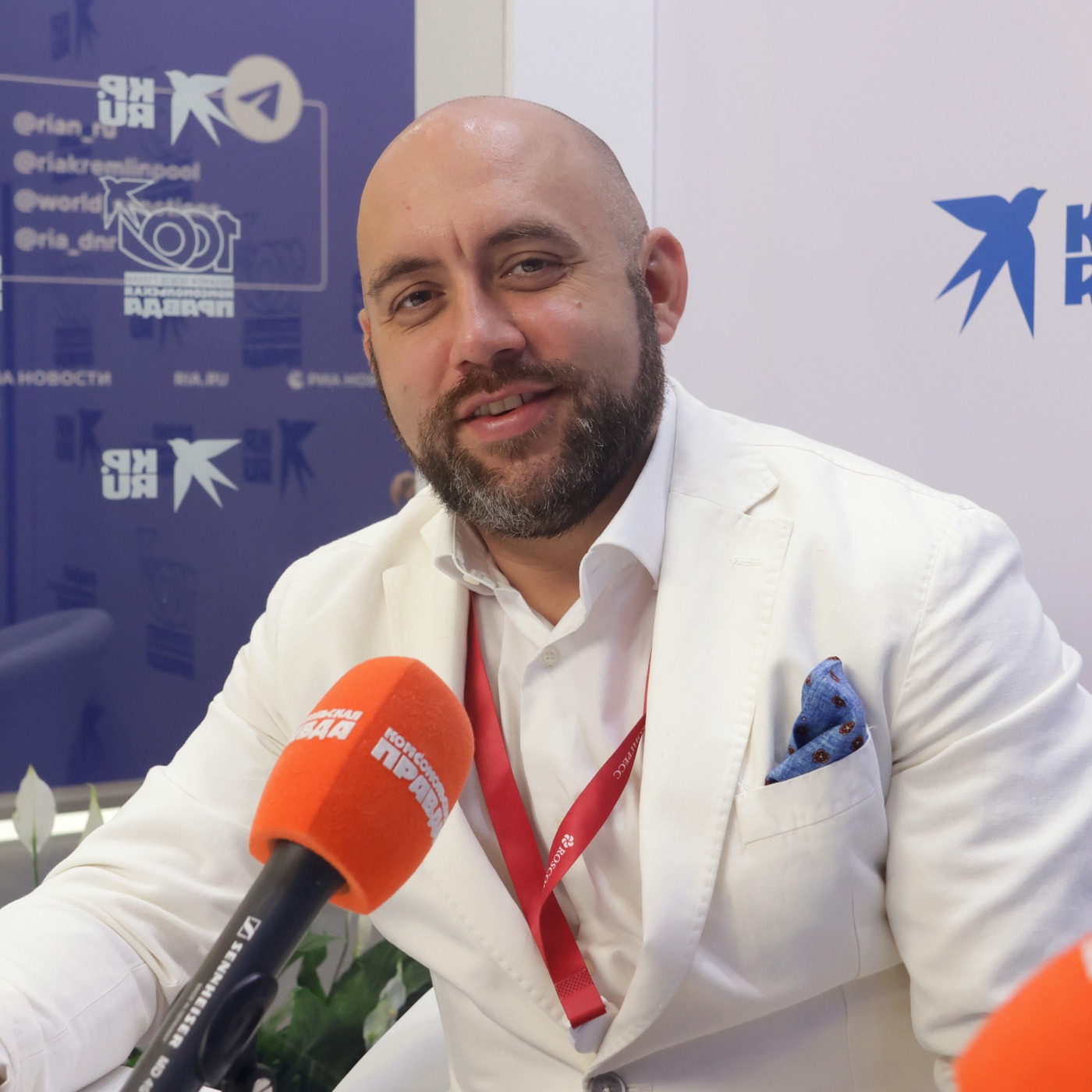 Где можно зарабатывать миллион рублей в месяц? Основатель национальной деловой социальной сети TenChat Семен Теняев