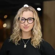 Александра Тихомирова. Я бунтарь. Но работаю в системе